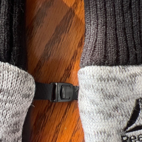 Reebok Winter Gloves - NWT - Picture 7 of 8